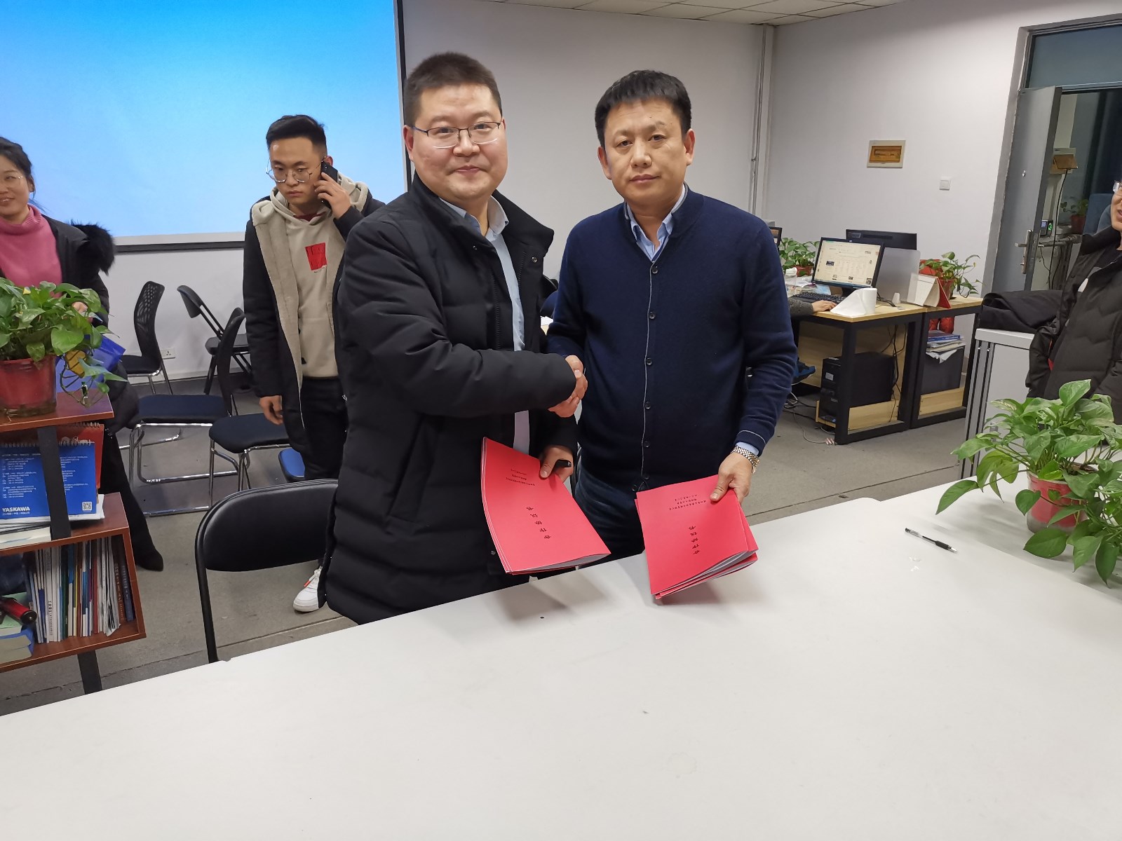 濮阳市三源建设工程有限公司与郑州轻工业大学签订校企战略合作协议